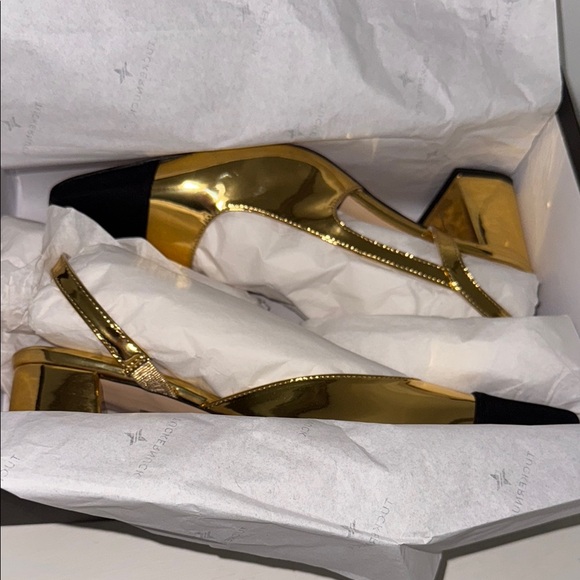 Gold and Black Slingback Heels - Picture 3 of 4